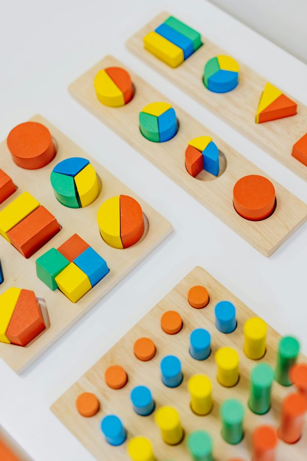 Éveillez votre enfant avec des activités montessori à la maison